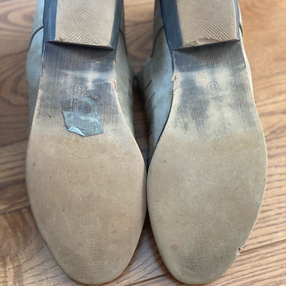 Shoes - Picture 6 of 9